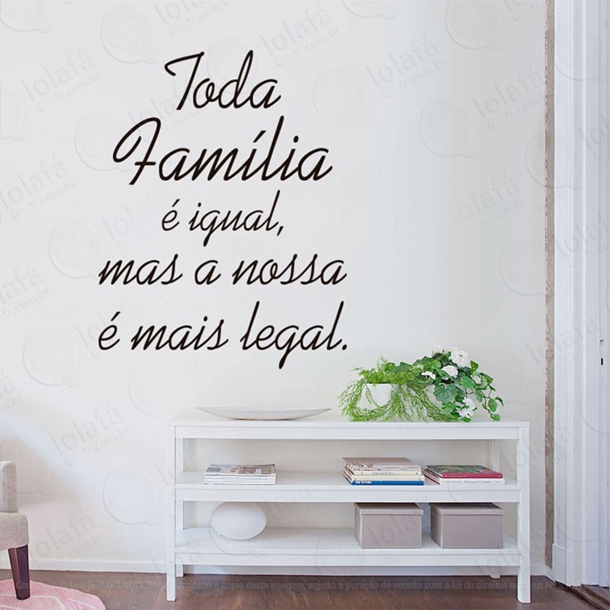 Nossa Família É Adesivo de Parede Frase Personalizada para Sala, Quarto, Porta e Vidro Mod:141