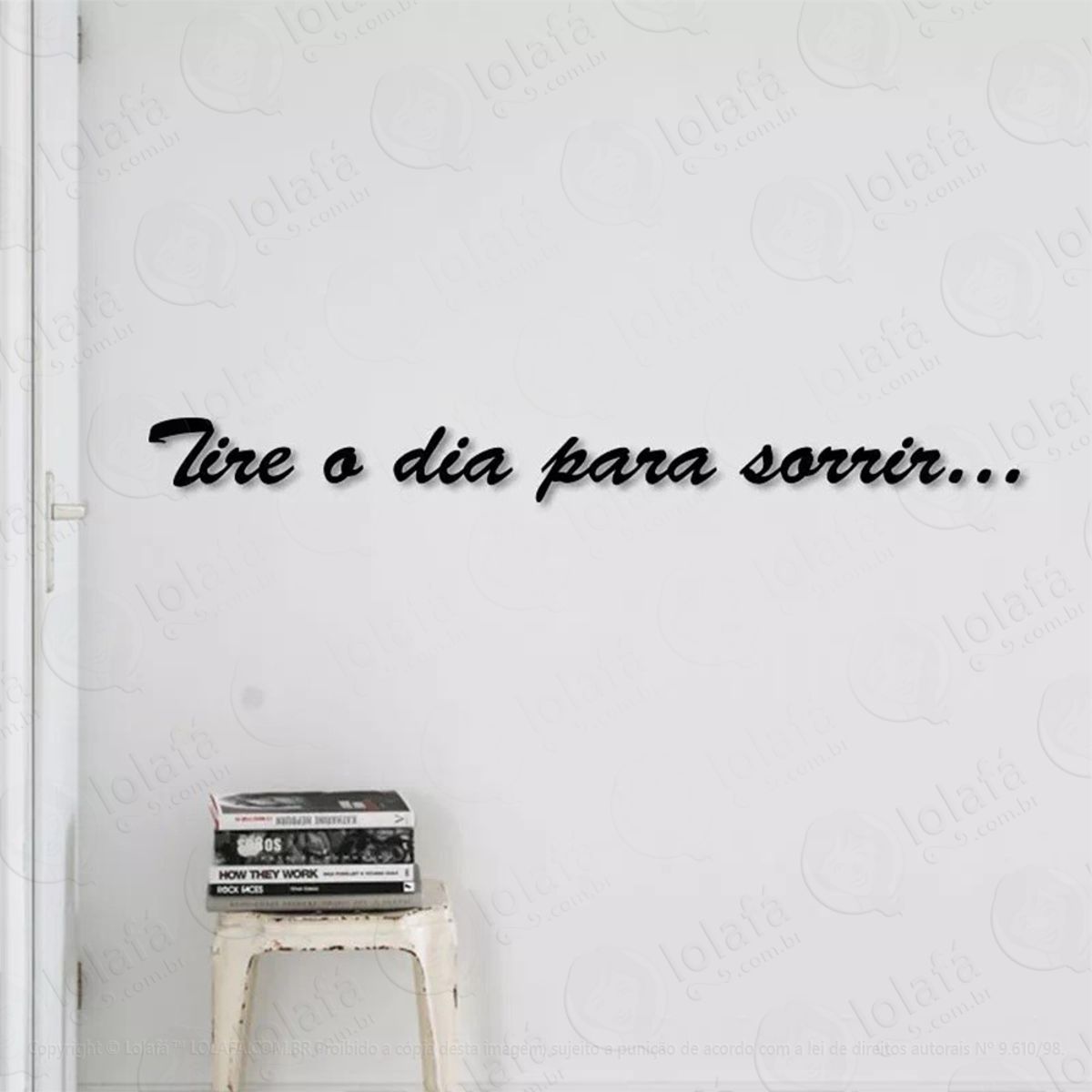 Tire O Dia Para Sorrir Adesivo de Parede Frase Personalizada para Sala, Quarto, Porta e Vidro Mod:255