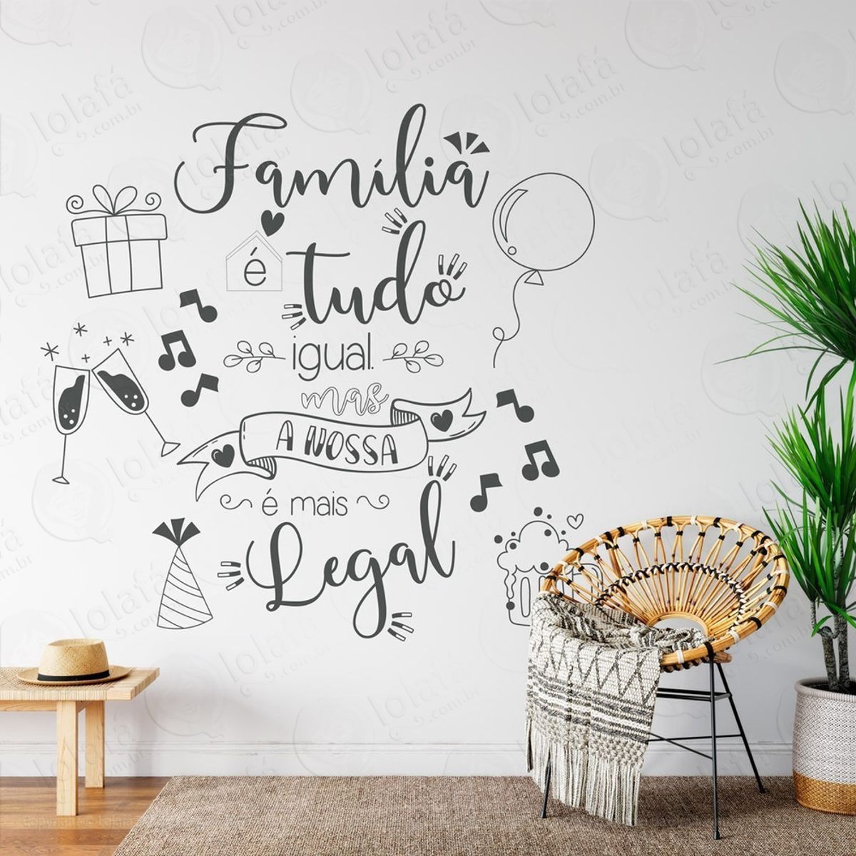 Adesivo Lettering Toda Família É Igual Mod:695