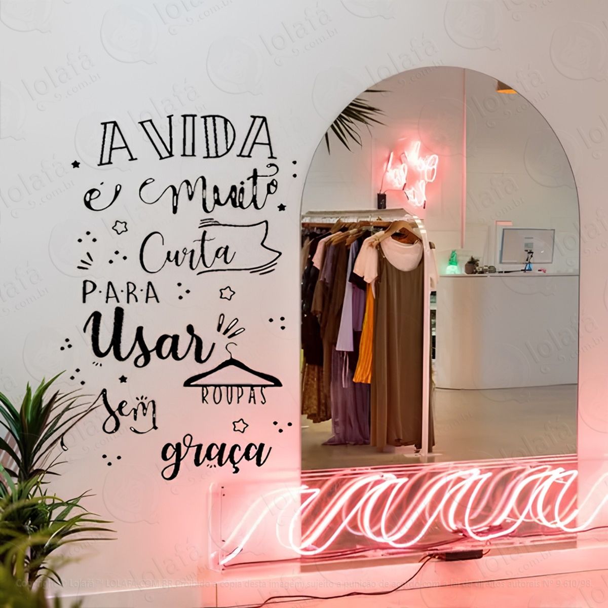 Adesivo De Parede Frase Closet Provador Vida É Muito Curta Mod:1857